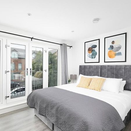 Skyvillion - London Enfield Chase Apartments With Parking & Wifi Екстер'єр фото