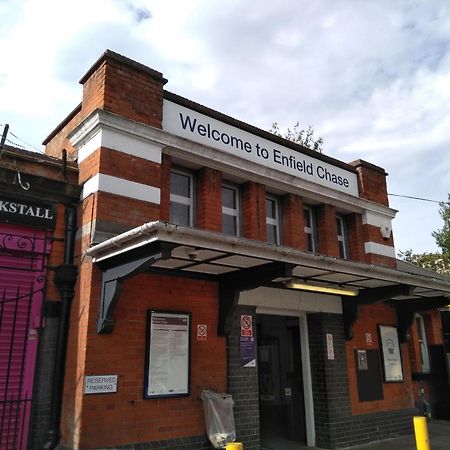 Skyvillion - London Enfield Chase Apartments With Parking & Wifi Екстер'єр фото