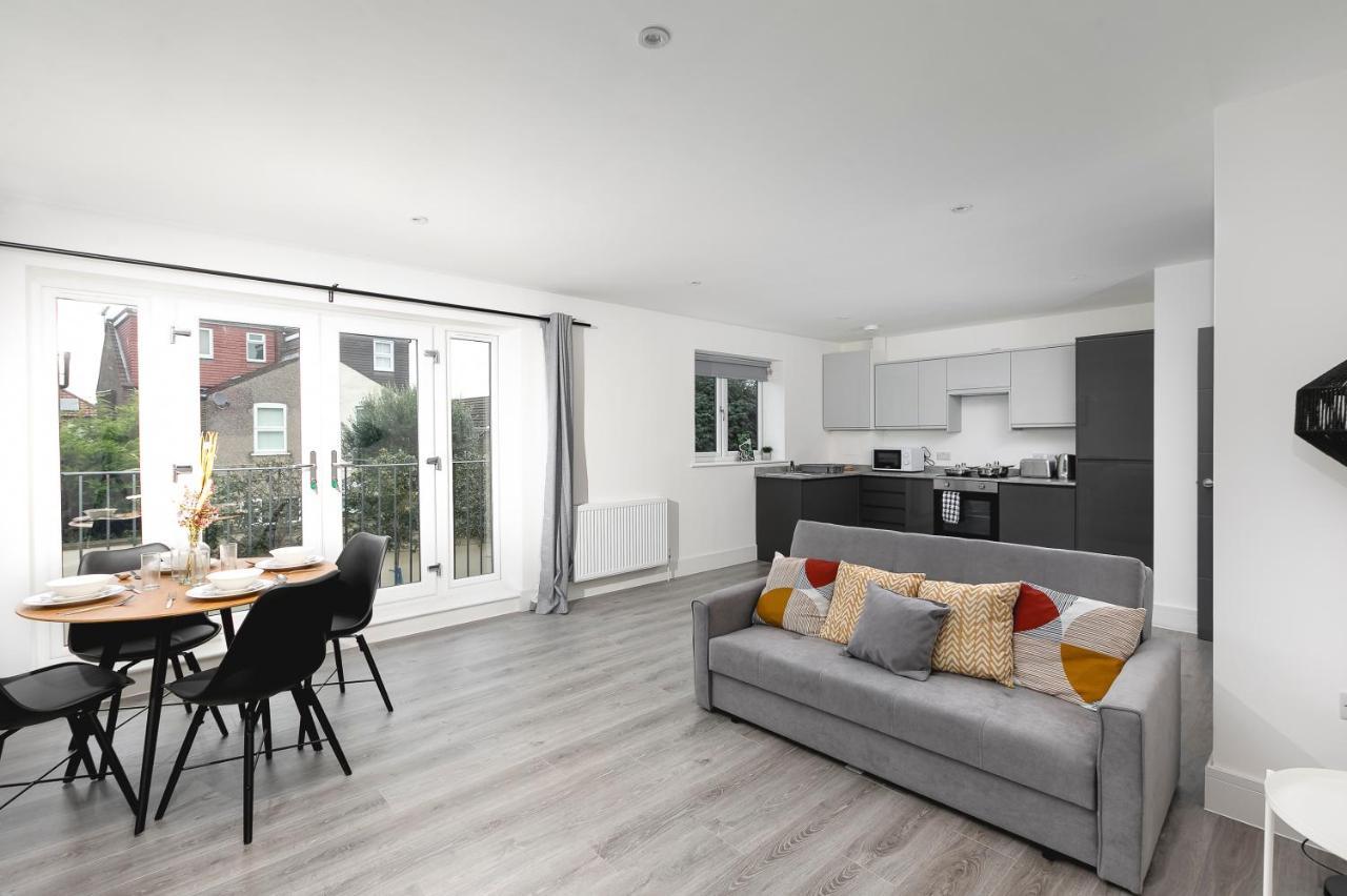 Skyvillion - London Enfield Chase Apartments With Parking & Wifi Екстер'єр фото