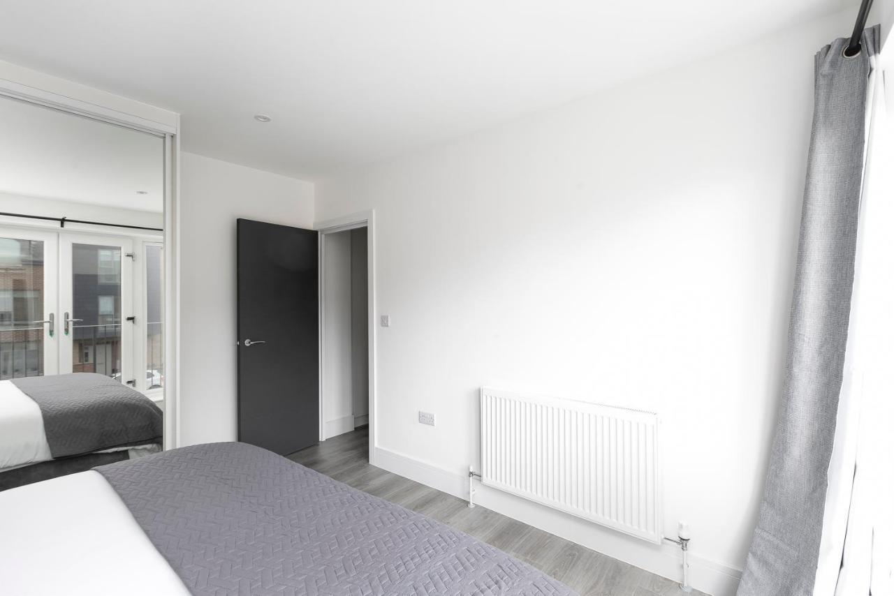 Skyvillion - London Enfield Chase Apartments With Parking & Wifi Екстер'єр фото