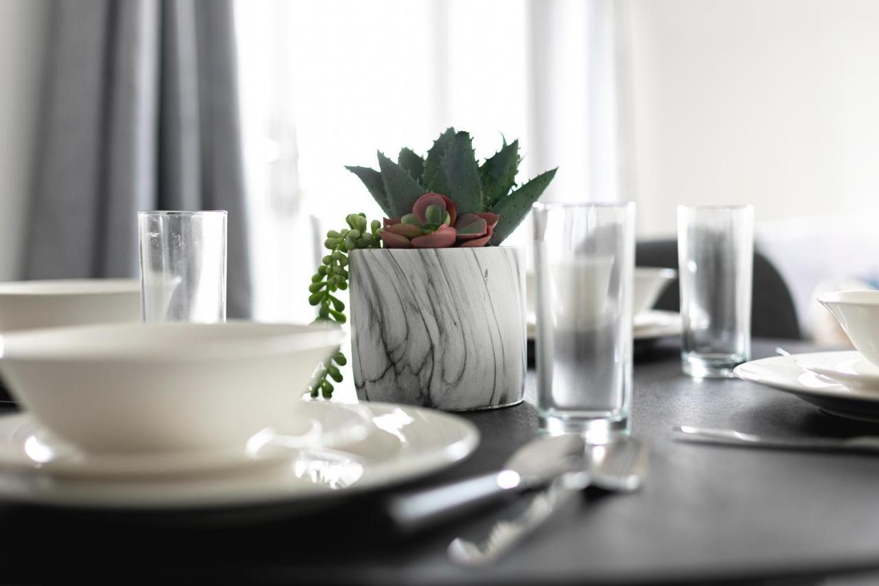 Skyvillion - London Enfield Chase Apartments With Parking & Wifi Екстер'єр фото