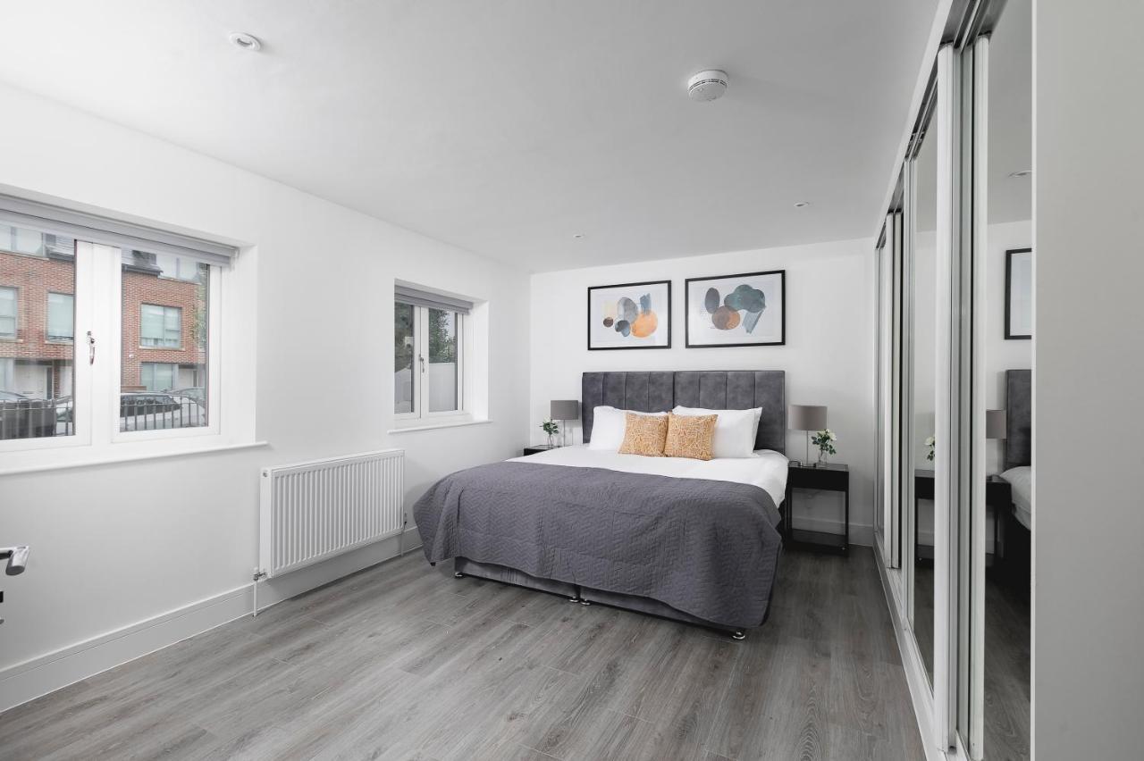Skyvillion - London Enfield Chase Apartments With Parking & Wifi Екстер'єр фото