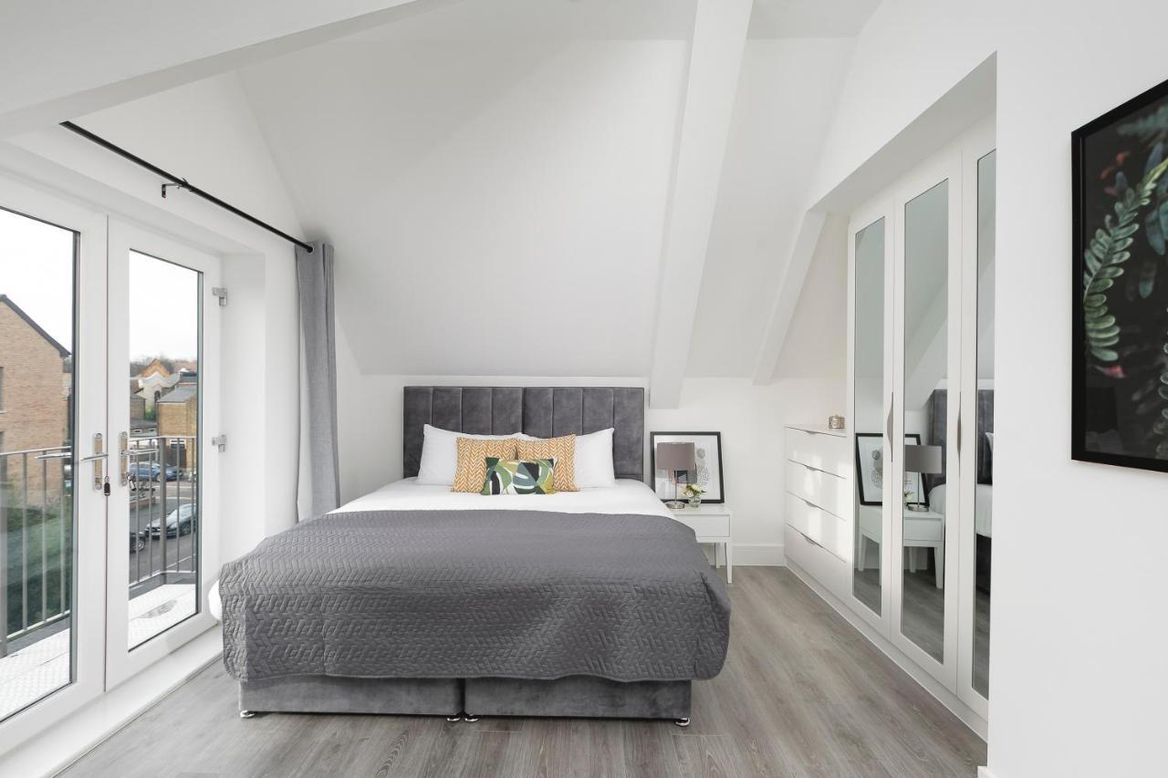 Skyvillion - London Enfield Chase Apartments With Parking & Wifi Екстер'єр фото
