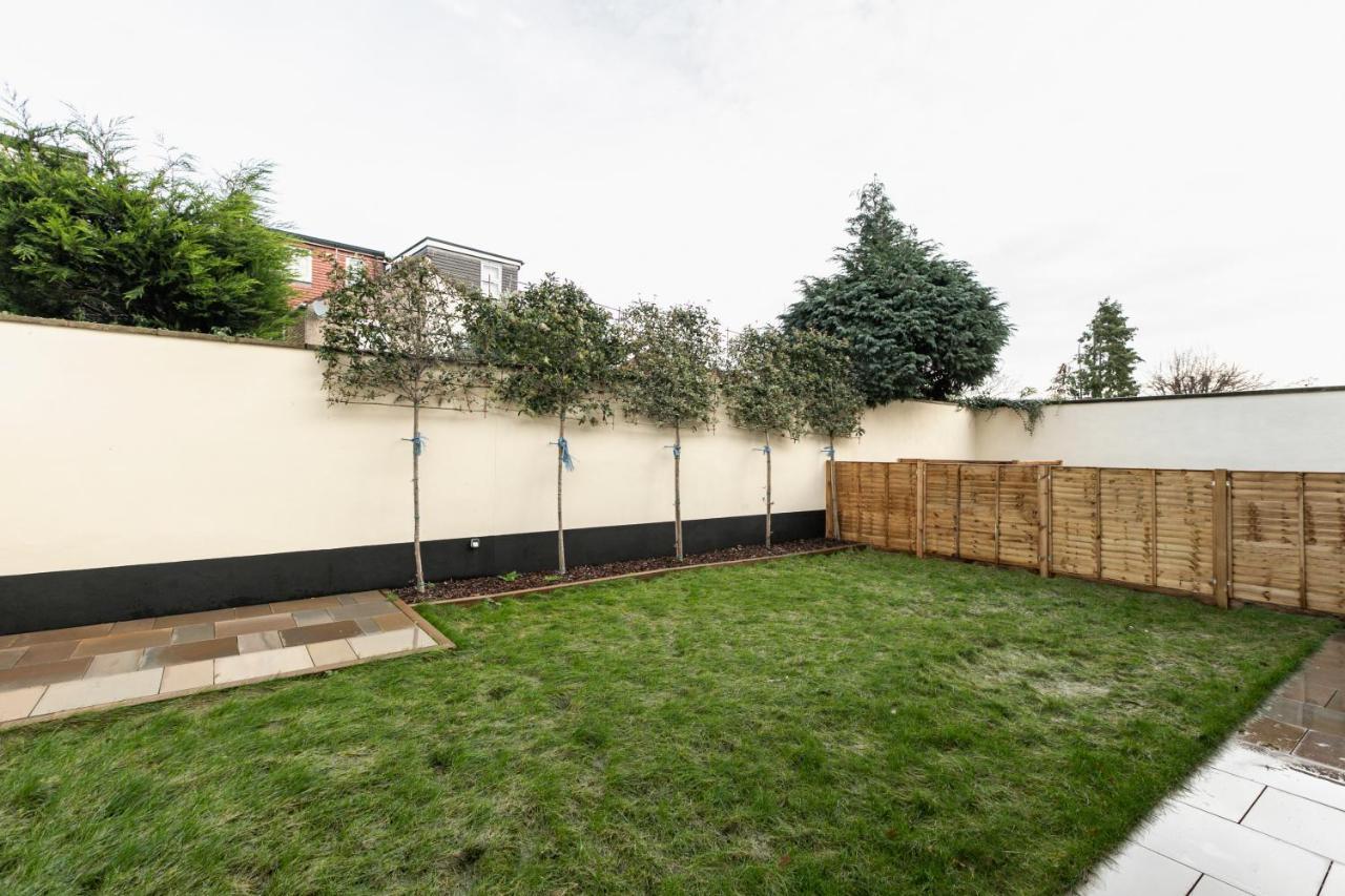 Skyvillion - London Enfield Chase Apartments With Parking & Wifi Екстер'єр фото