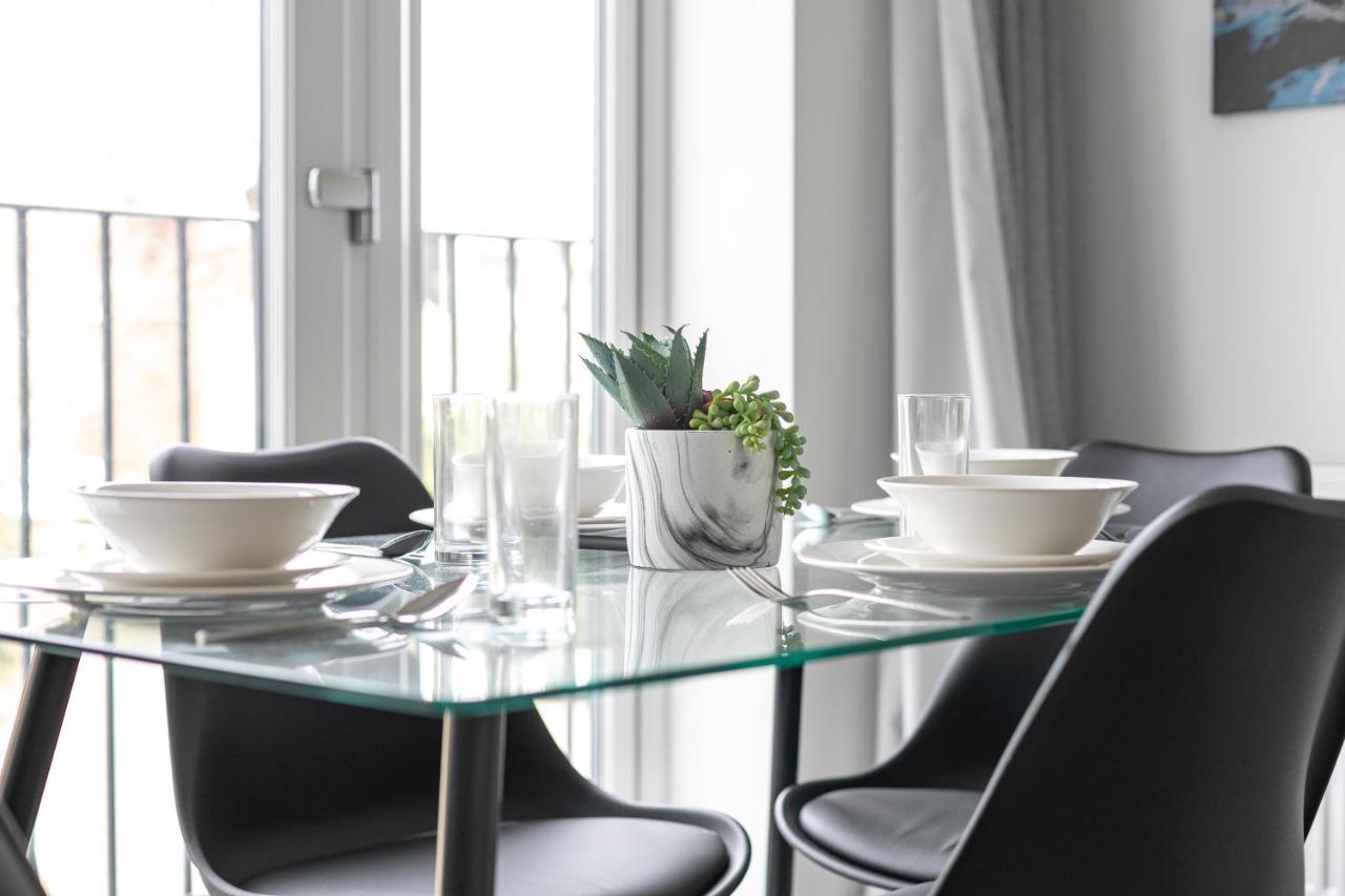 Skyvillion - London Enfield Chase Apartments With Parking & Wifi Екстер'єр фото
