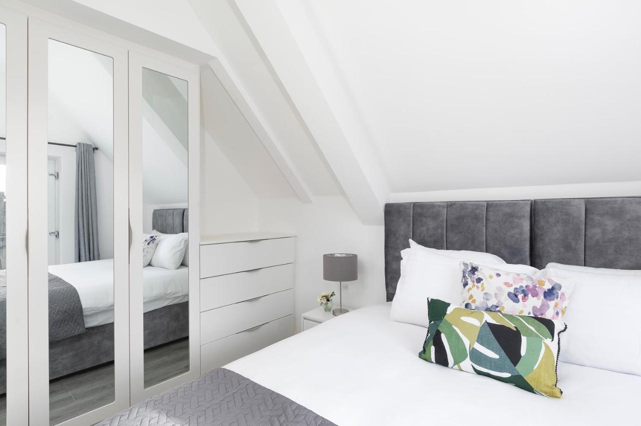 Skyvillion - London Enfield Chase Apartments With Parking & Wifi Екстер'єр фото