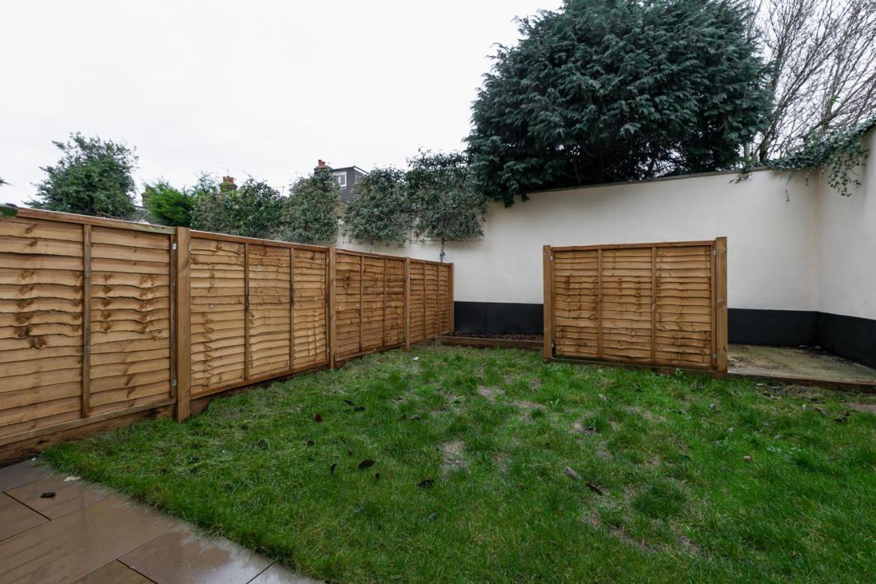 Skyvillion - London Enfield Chase Apartments With Parking & Wifi Екстер'єр фото