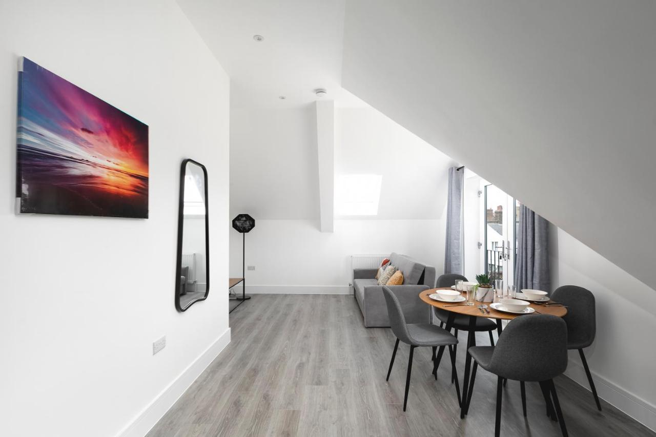 Skyvillion - London Enfield Chase Apartments With Parking & Wifi Екстер'єр фото