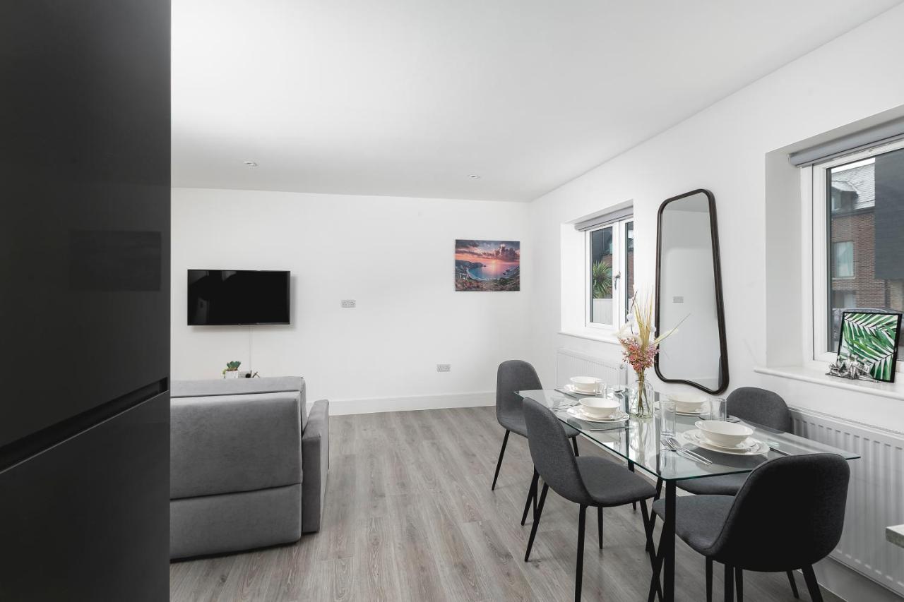 Skyvillion - London Enfield Chase Apartments With Parking & Wifi Екстер'єр фото