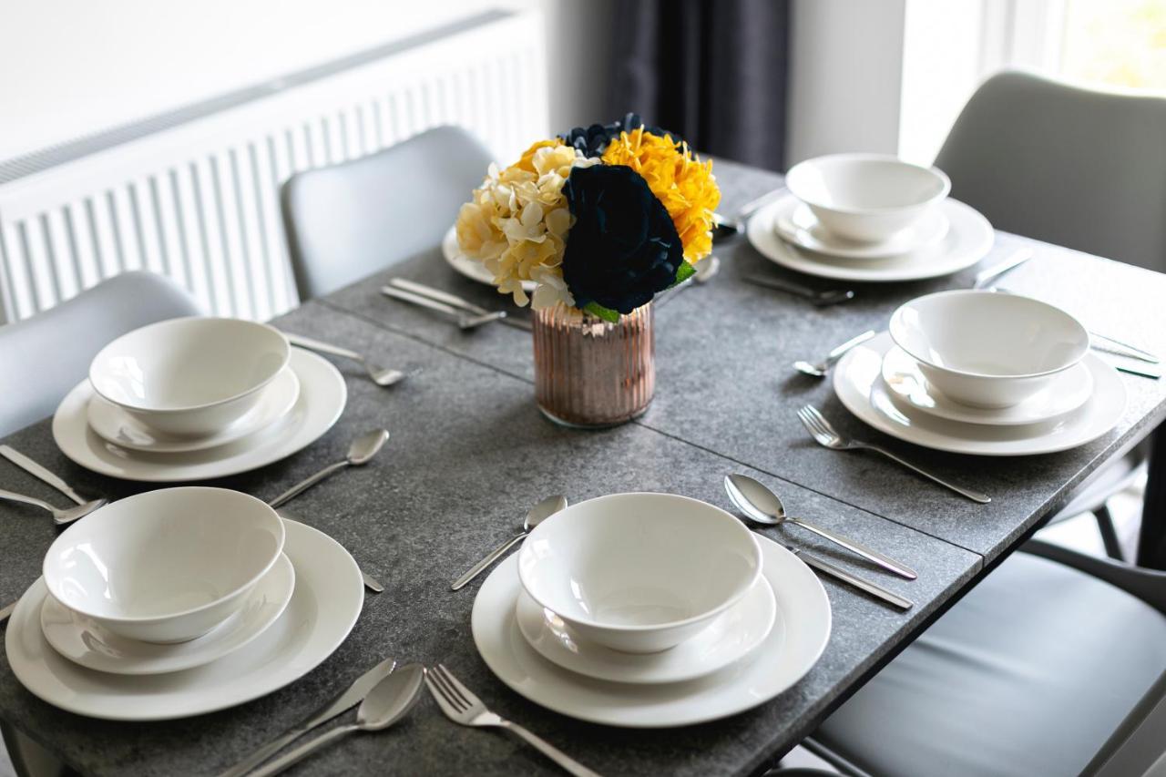 Skyvillion - London Enfield Chase Apartments With Parking & Wifi Екстер'єр фото