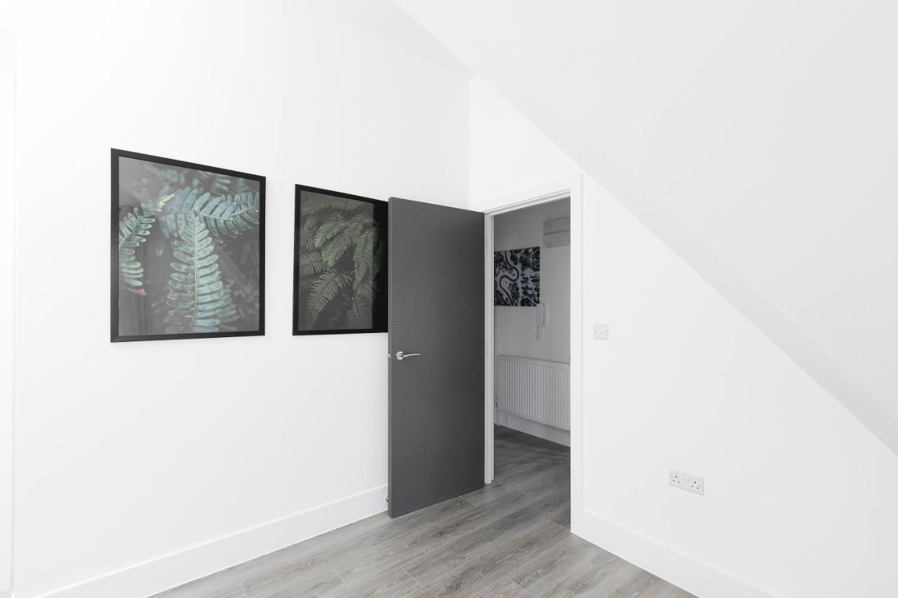 Skyvillion - London Enfield Chase Apartments With Parking & Wifi Екстер'єр фото