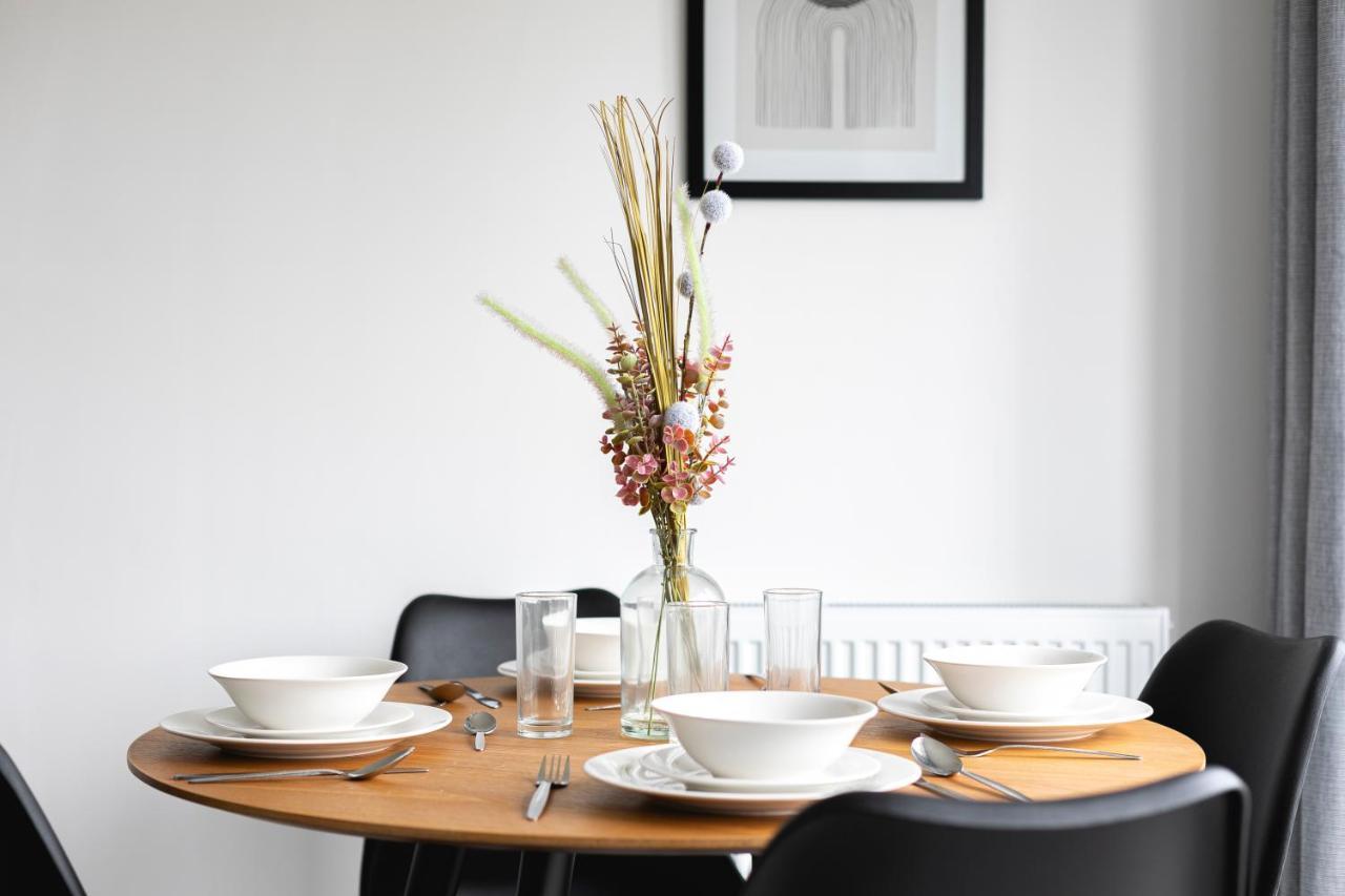 Skyvillion - London Enfield Chase Apartments With Parking & Wifi Екстер'єр фото