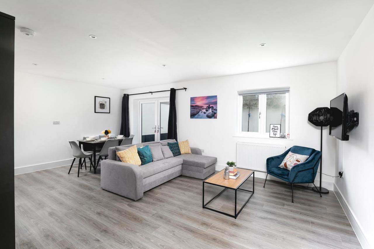 Skyvillion - London Enfield Chase Apartments With Parking & Wifi Екстер'єр фото
