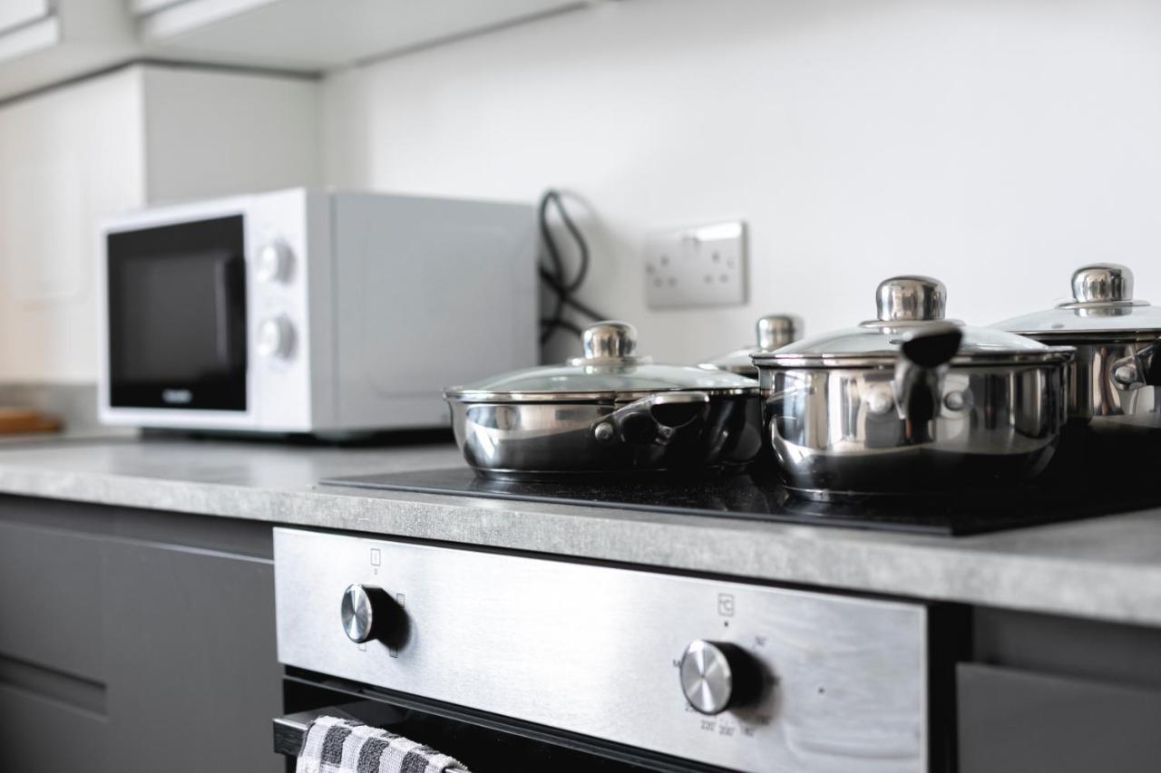 Skyvillion - London Enfield Chase Apartments With Parking & Wifi Екстер'єр фото