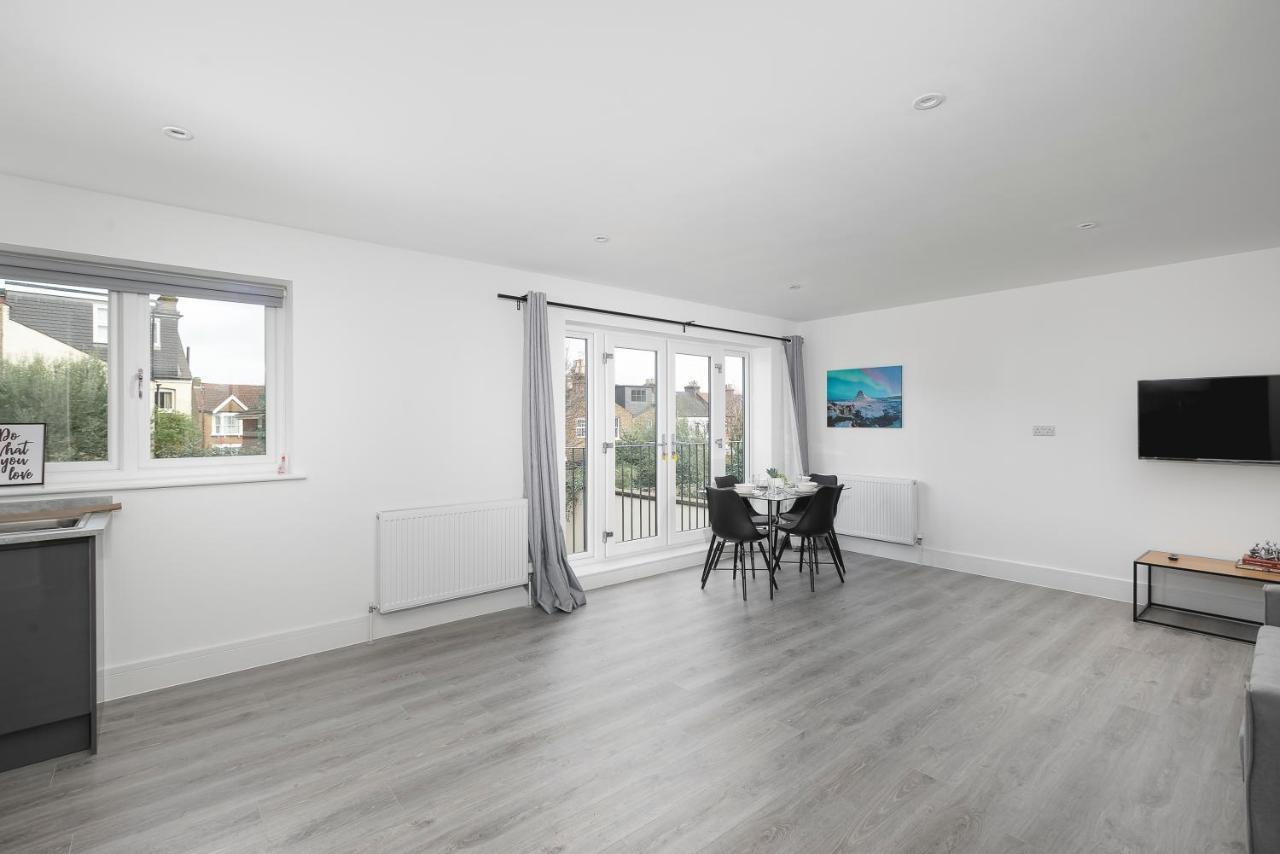Skyvillion - London Enfield Chase Apartments With Parking & Wifi Екстер'єр фото