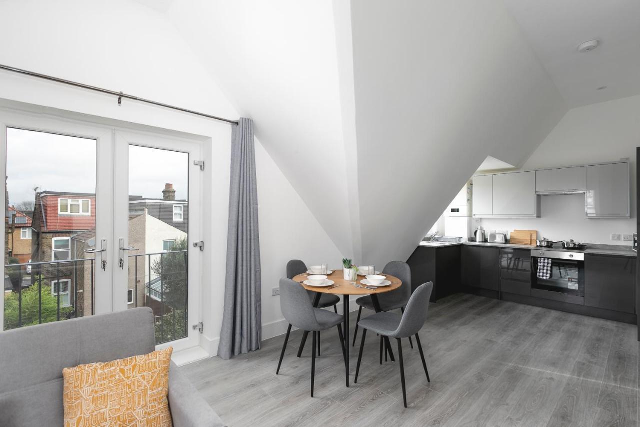 Skyvillion - London Enfield Chase Apartments With Parking & Wifi Екстер'єр фото