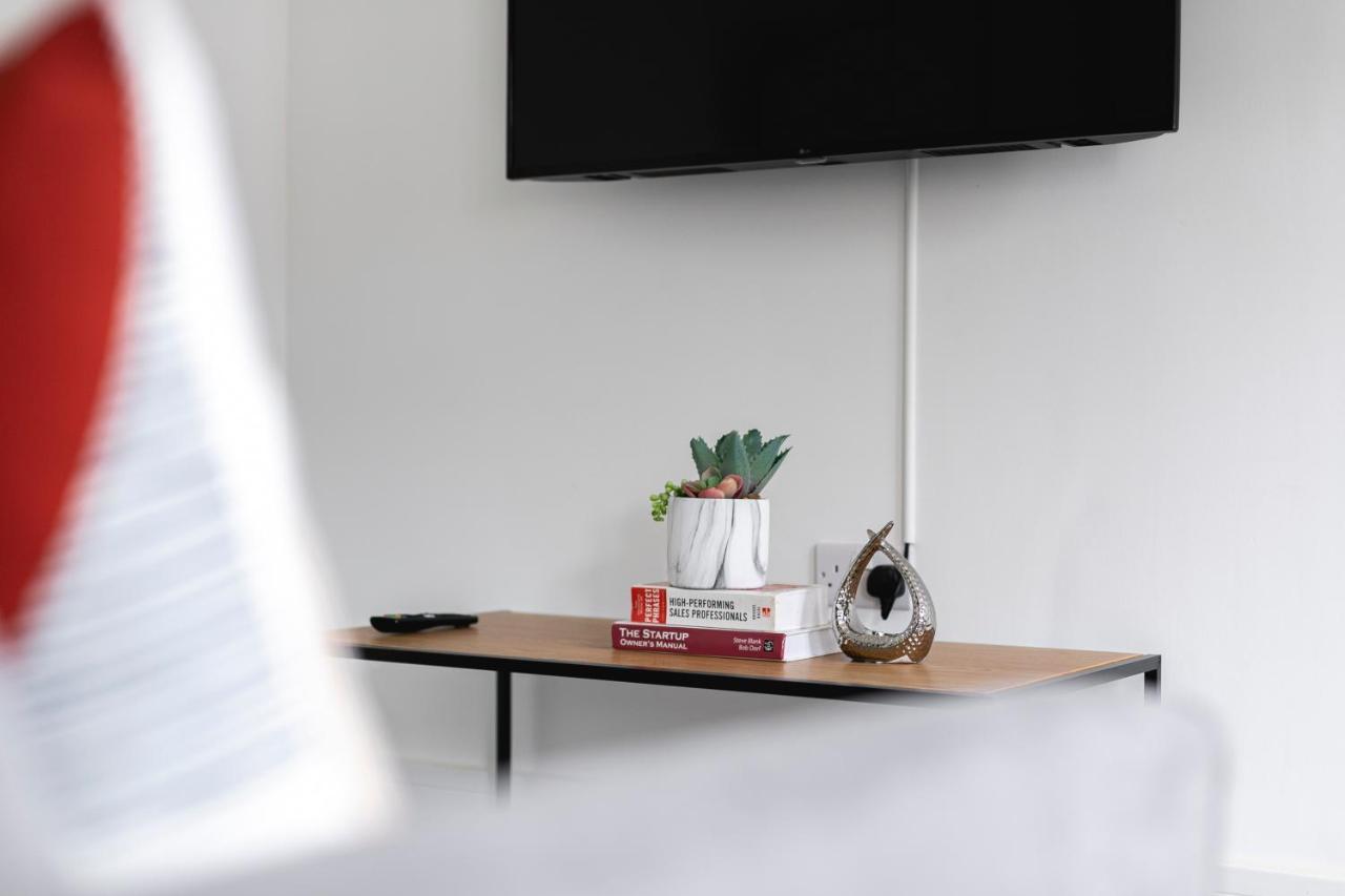 Skyvillion - London Enfield Chase Apartments With Parking & Wifi Екстер'єр фото