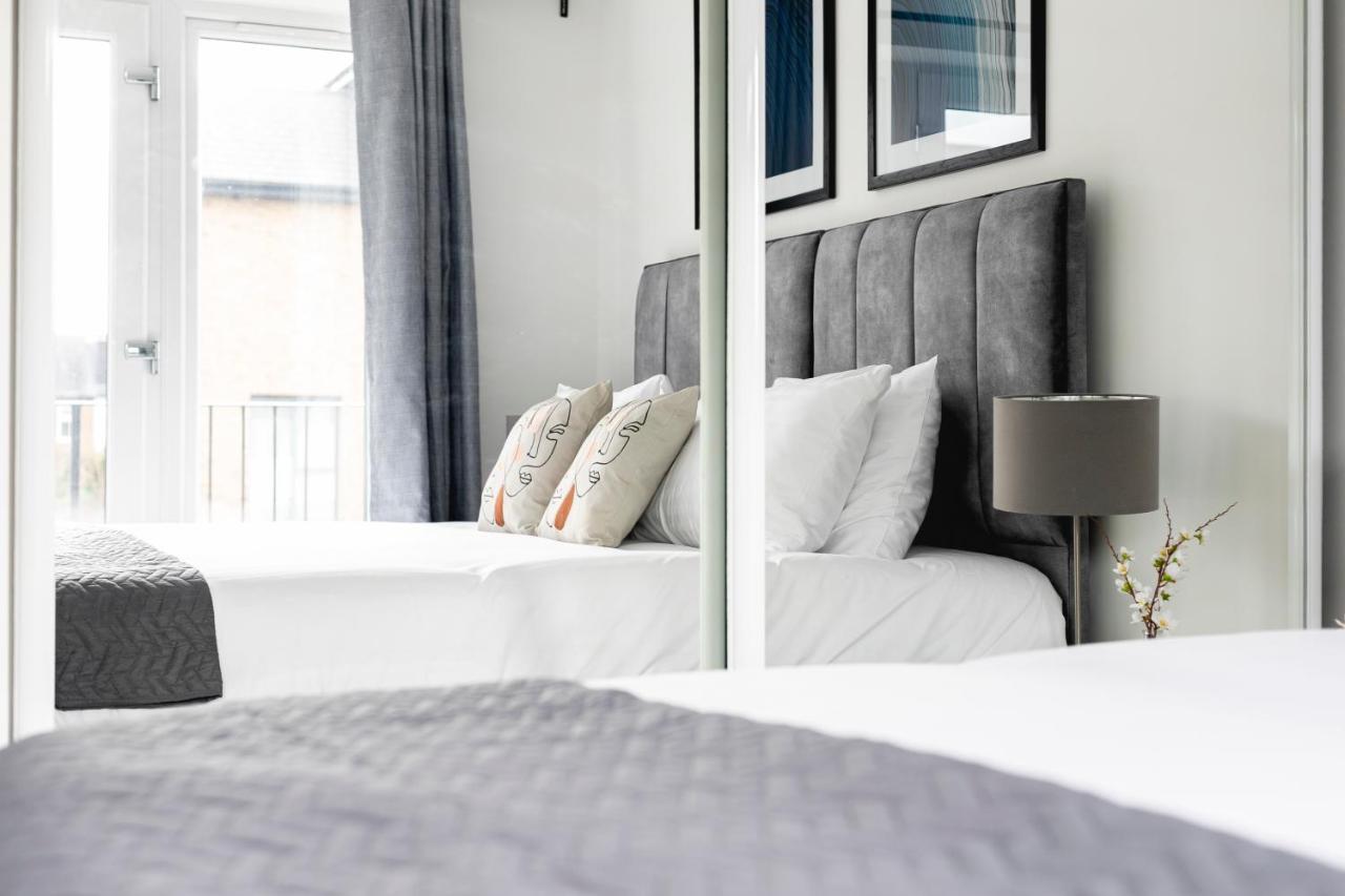 Skyvillion - London Enfield Chase Apartments With Parking & Wifi Екстер'єр фото