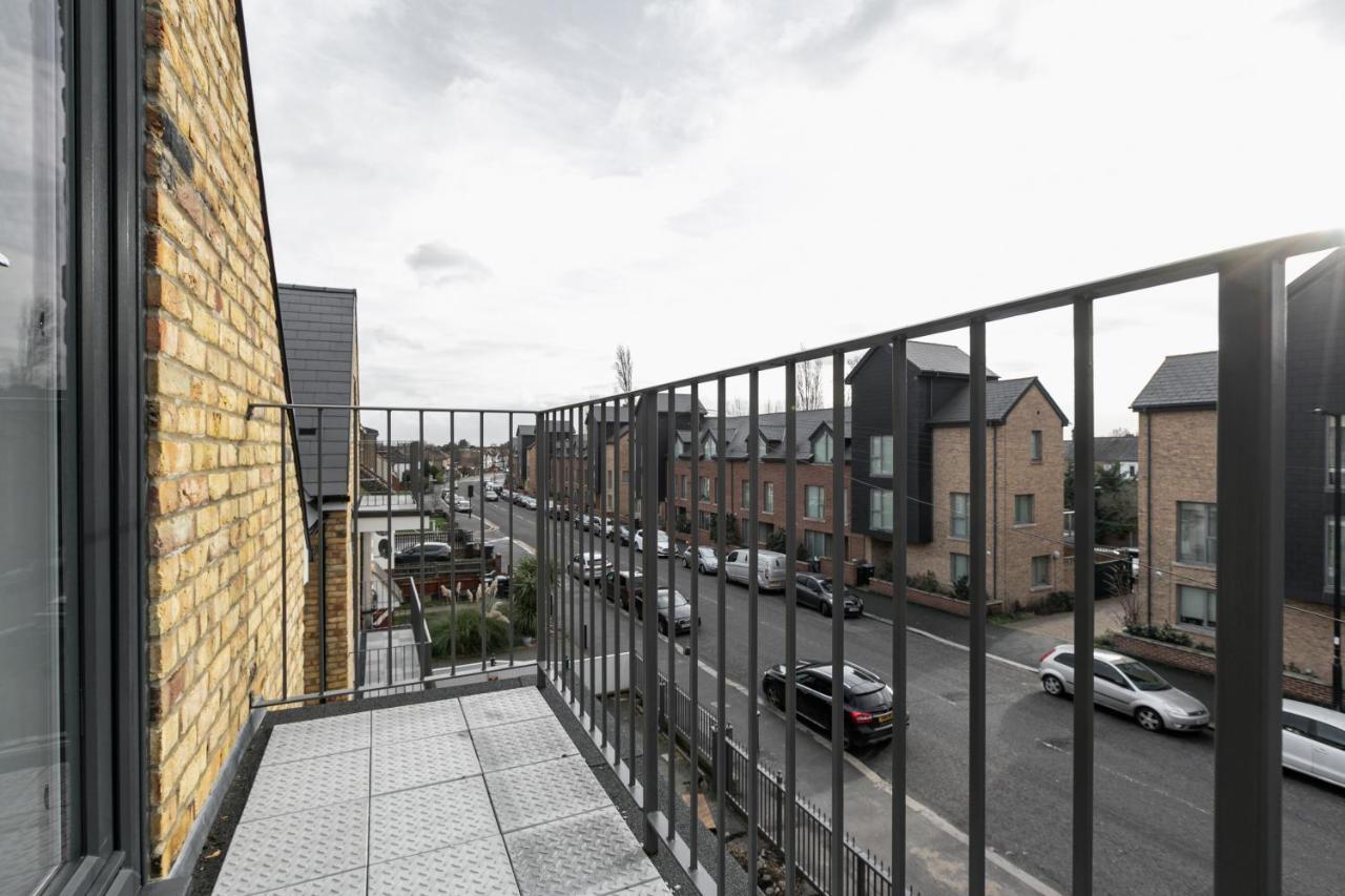 Skyvillion - London Enfield Chase Apartments With Parking & Wifi Екстер'єр фото