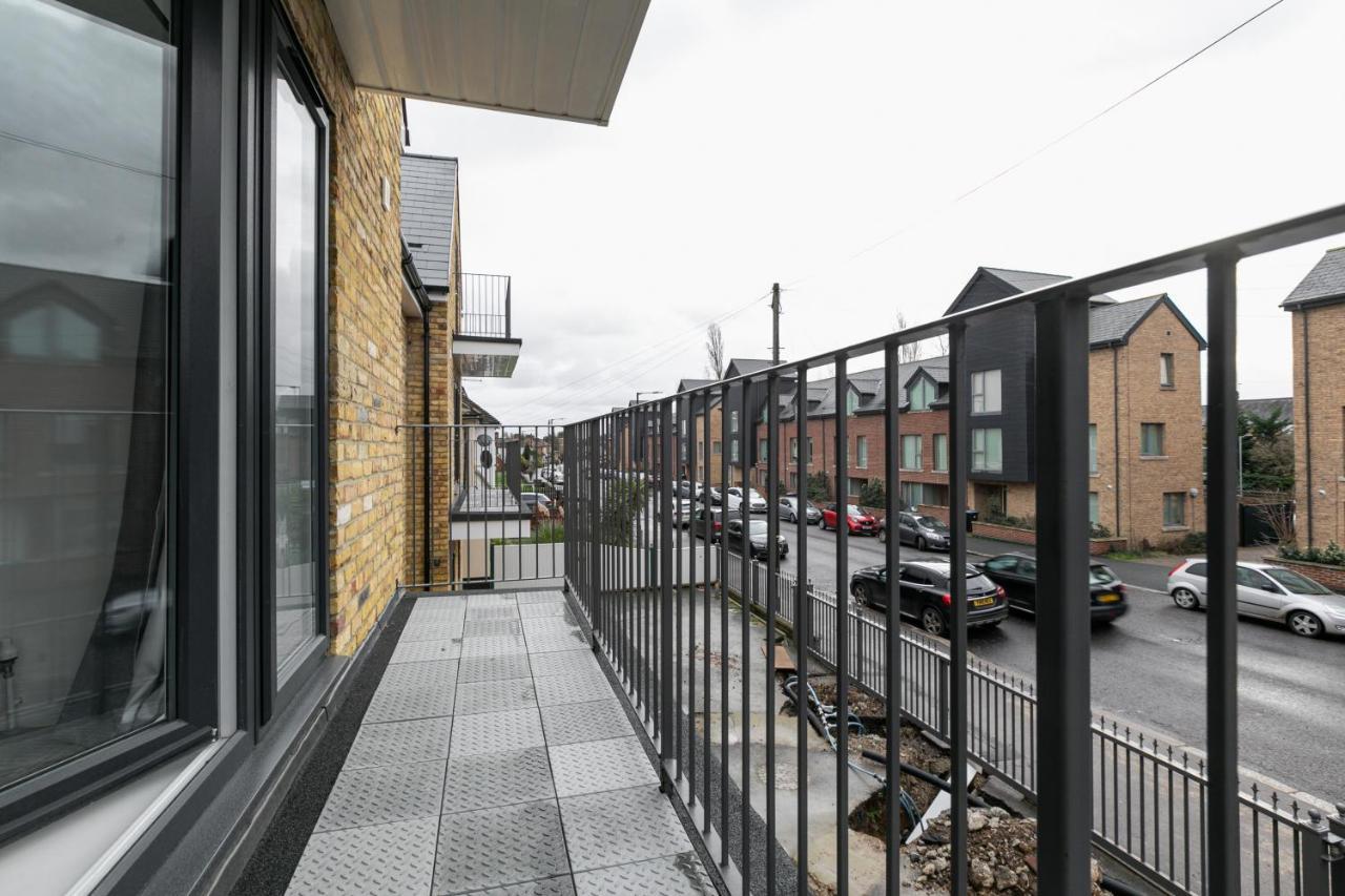 Skyvillion - London Enfield Chase Apartments With Parking & Wifi Екстер'єр фото