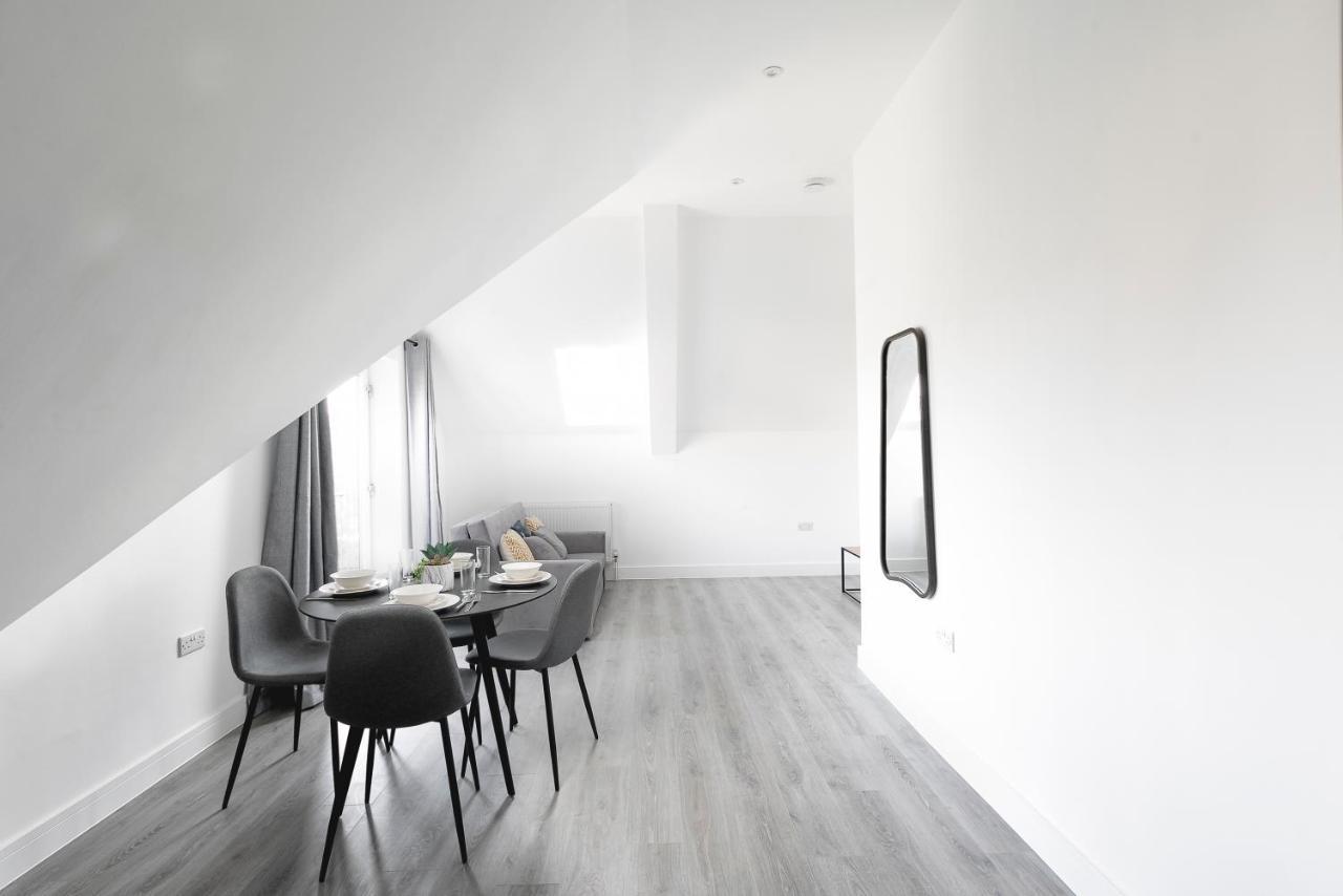 Skyvillion - London Enfield Chase Apartments With Parking & Wifi Екстер'єр фото