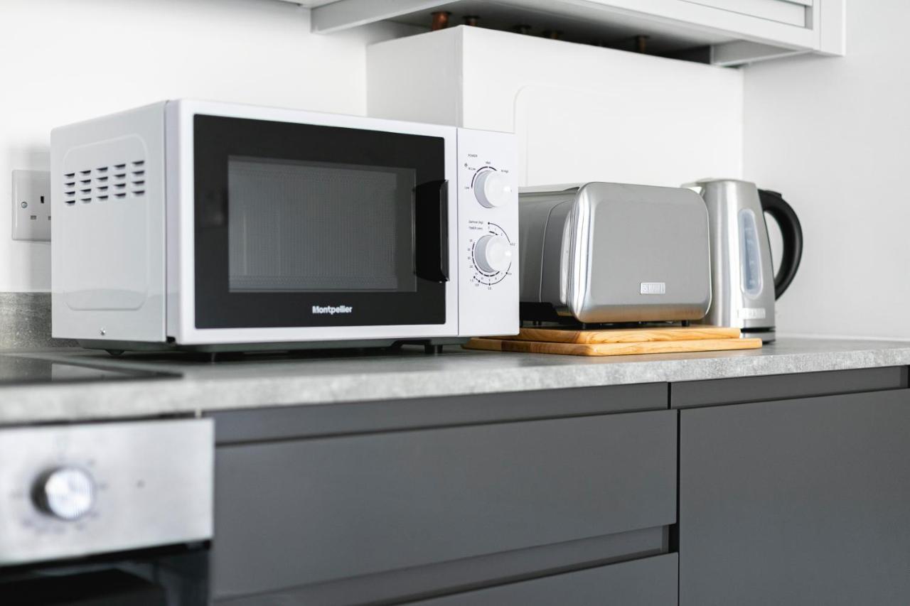 Skyvillion - London Enfield Chase Apartments With Parking & Wifi Екстер'єр фото