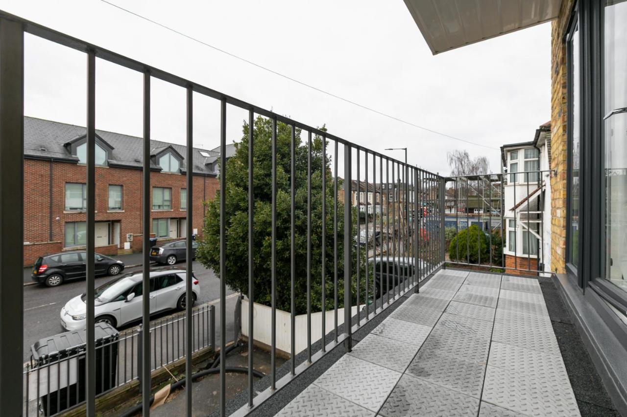 Skyvillion - London Enfield Chase Apartments With Parking & Wifi Екстер'єр фото