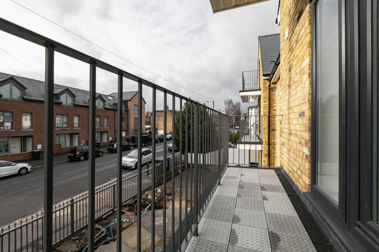 Skyvillion - London Enfield Chase Apartments With Parking & Wifi Екстер'єр фото
