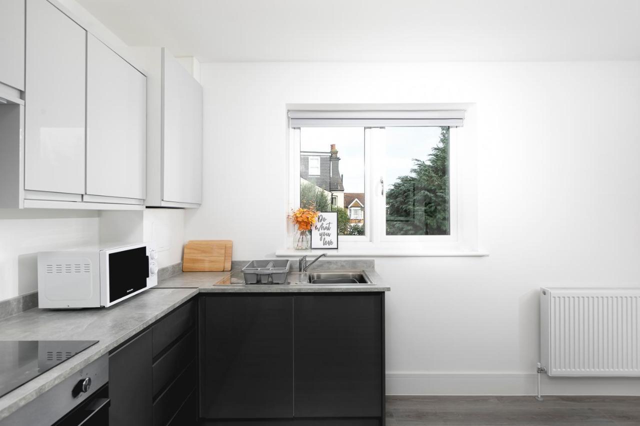 Skyvillion - London Enfield Chase Apartments With Parking & Wifi Екстер'єр фото