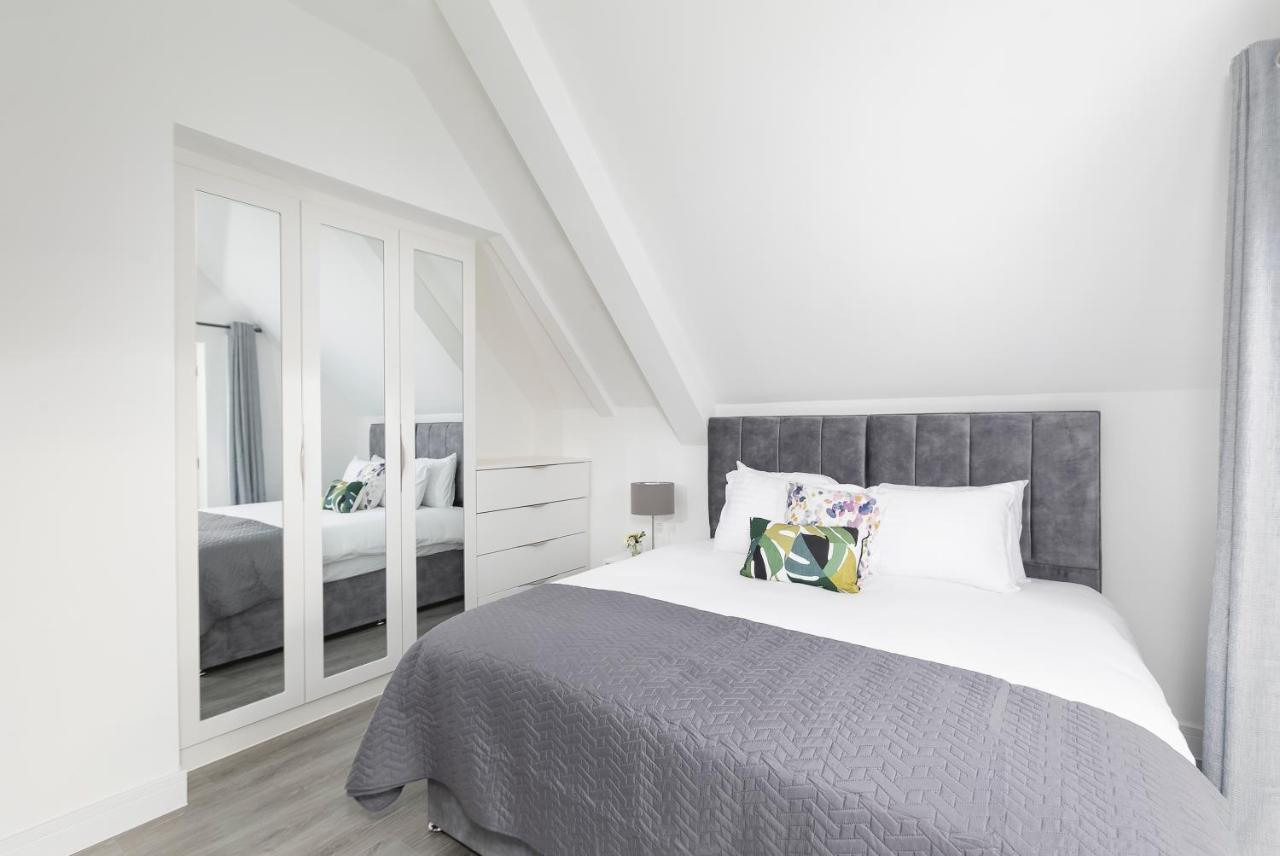 Skyvillion - London Enfield Chase Apartments With Parking & Wifi Екстер'єр фото