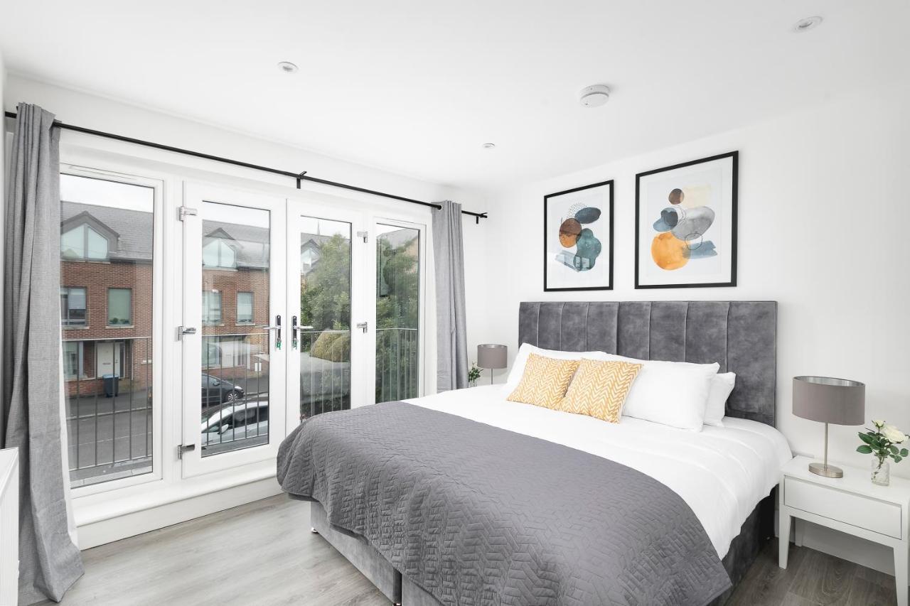 Skyvillion - London Enfield Chase Apartments With Parking & Wifi Екстер'єр фото