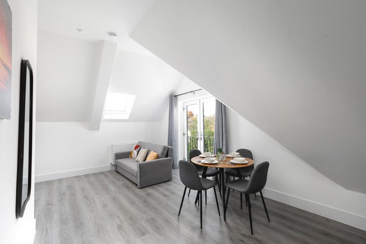Skyvillion - London Enfield Chase Apartments With Parking & Wifi Екстер'єр фото