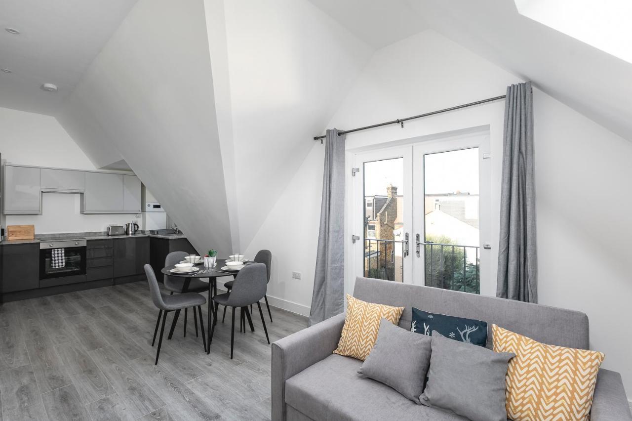 Skyvillion - London Enfield Chase Apartments With Parking & Wifi Екстер'єр фото
