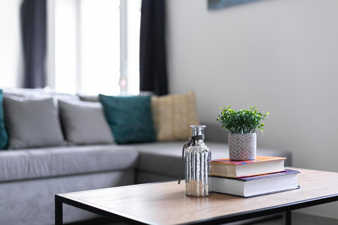 Skyvillion - London Enfield Chase Apartments With Parking & Wifi Екстер'єр фото
