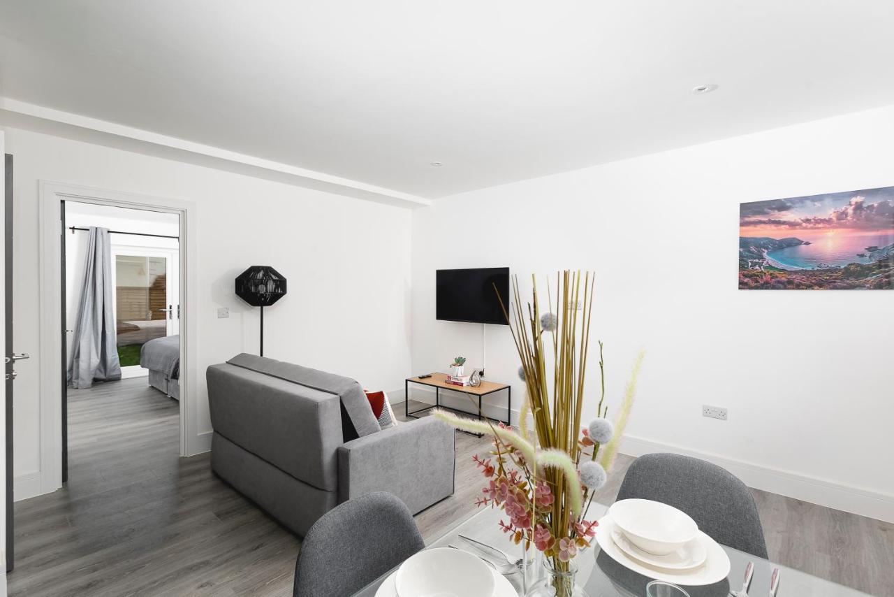 Skyvillion - London Enfield Chase Apartments With Parking & Wifi Екстер'єр фото