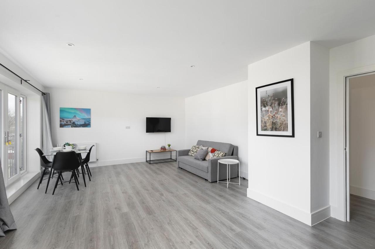 Skyvillion - London Enfield Chase Apartments With Parking & Wifi Екстер'єр фото
