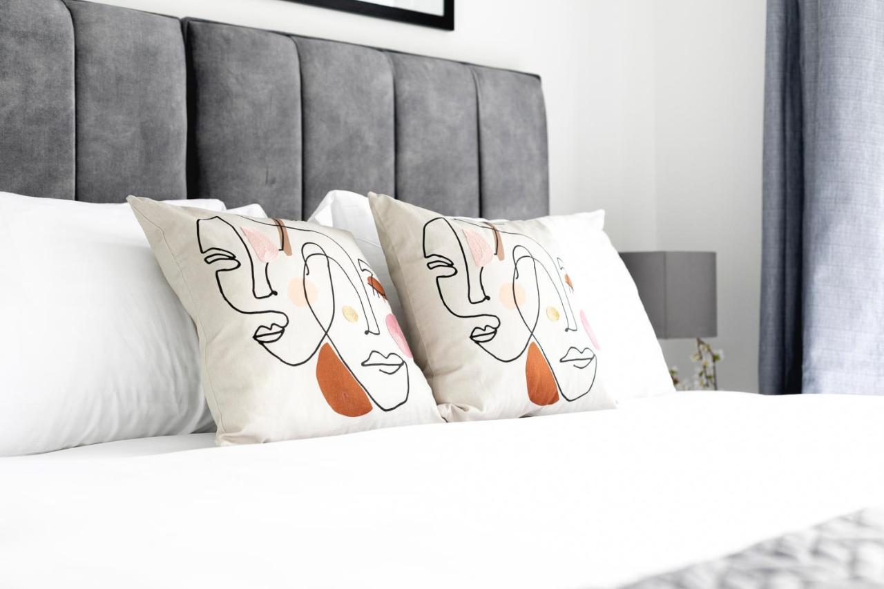 Skyvillion - London Enfield Chase Apartments With Parking & Wifi Екстер'єр фото