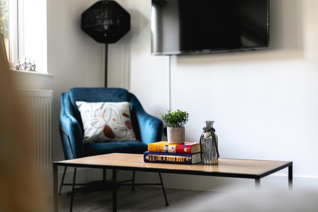 Skyvillion - London Enfield Chase Apartments With Parking & Wifi Екстер'єр фото