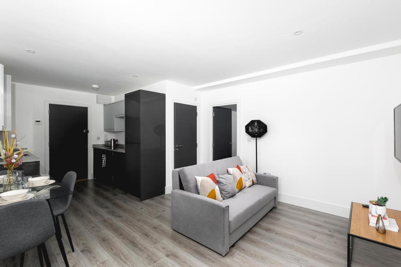 Skyvillion - London Enfield Chase Apartments With Parking & Wifi Екстер'єр фото