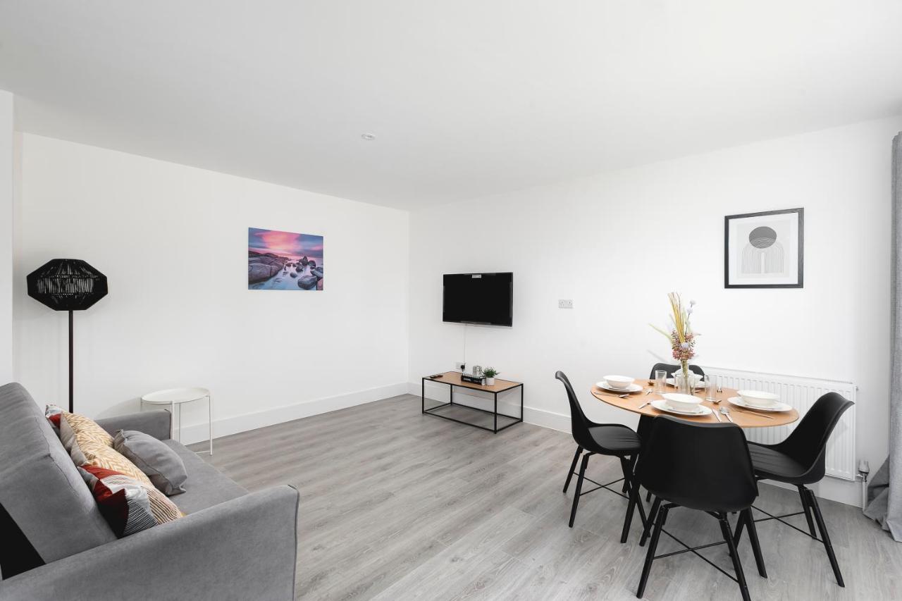 Skyvillion - London Enfield Chase Apartments With Parking & Wifi Екстер'єр фото