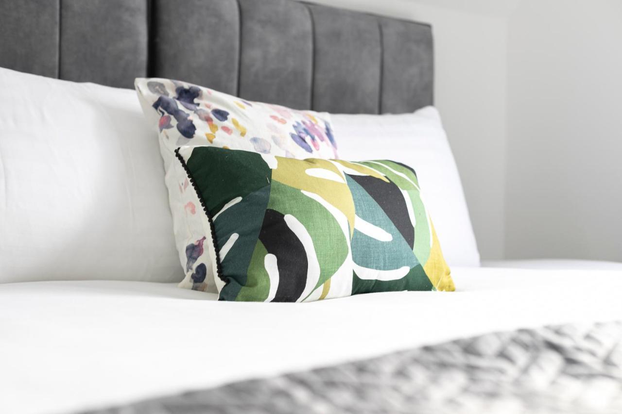 Skyvillion - London Enfield Chase Apartments With Parking & Wifi Екстер'єр фото