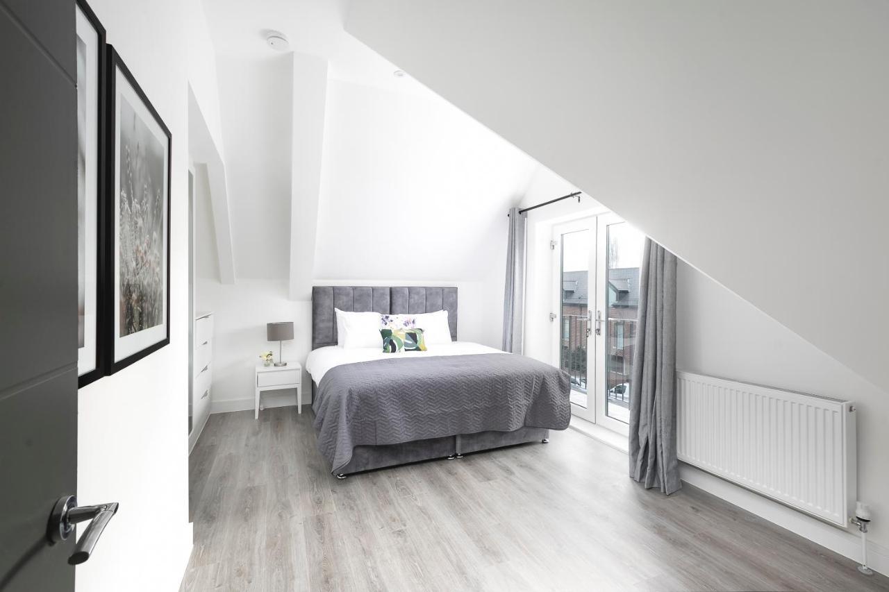 Skyvillion - London Enfield Chase Apartments With Parking & Wifi Екстер'єр фото
