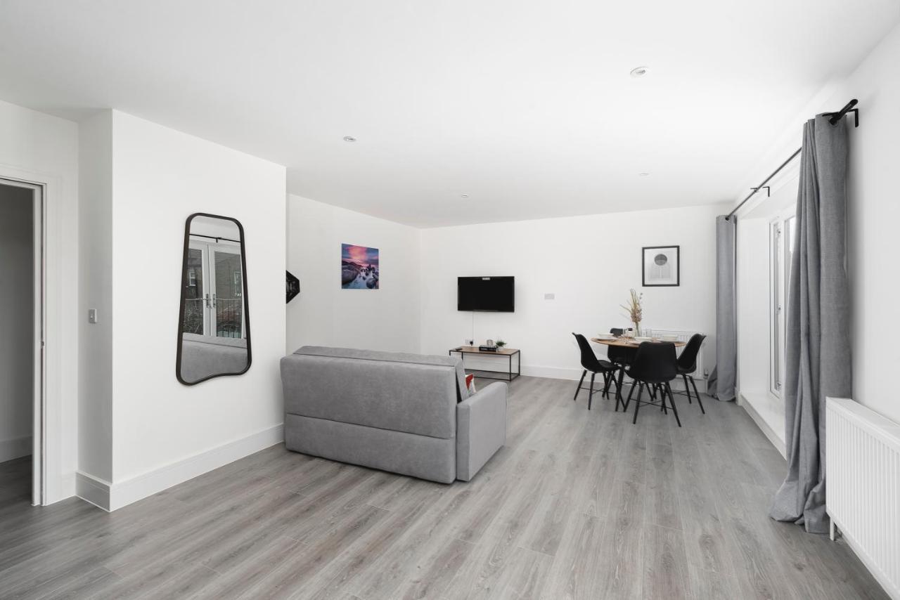 Skyvillion - London Enfield Chase Apartments With Parking & Wifi Екстер'єр фото